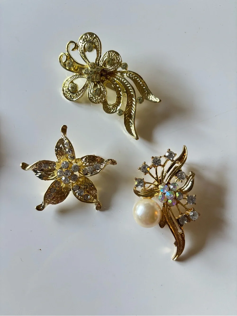 Lot of 5 Vintage Gold Tone Floral Brooches Rhinestone Faux Pearl Flower Pins